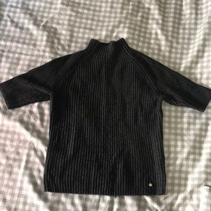 Short sleeve sweater